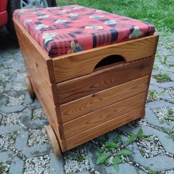 Pojízdná sedací bedna na hračky - 2
