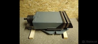 Svěrák šířka čelistí 250mm - 2