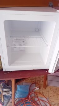 prodám mrazák Candy malý - 2
