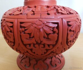 Červená porcelánová květinová váza - 2