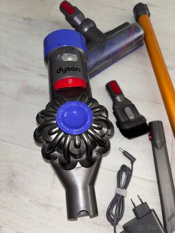 Dyson V8 - tyčový vysavač - 2