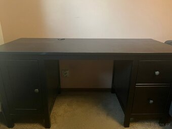 Pracovní stůl Hemnes a kancelářská židle - 2