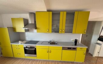 Moderní žlutá kuchyně s vestavěnými spotřebiči,5555 - 2