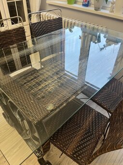 Jídelny stůl a 4 židle (kompletní) - 2