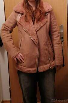 Dámská bunda s kožíškem Stradivarius, vel.M - 2