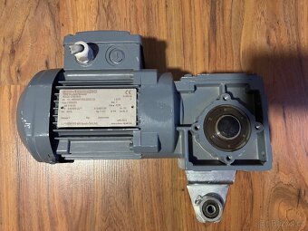 Elektromotor s převodovkou SEW - 2