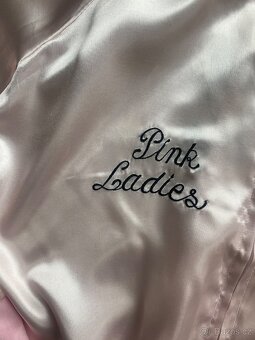 Bundička Grease, Pomáda na večírek - 2