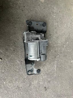 Kompresor podvozku BMW x5 E70 - 2