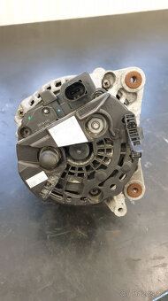 Alternátor Audi A4 8E B7 2,0 TDI - 2