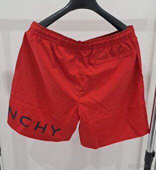GIVENCHY PANSKE PLAVKY 0 - 2