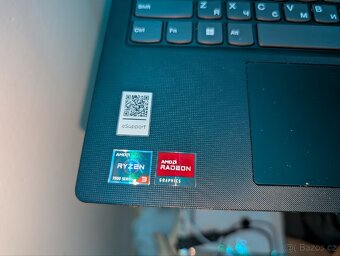 Lenovo IdeaPad Ryzen 3 7320U Windows 11 Pro - 2