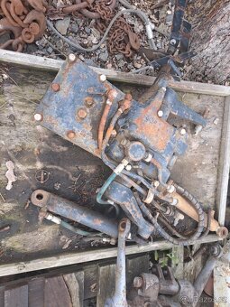Zetor uřI víko pro zesilenou hydrauliku - 2