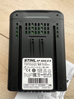 STIHL baterie AP 300S s nabíječkou - 2