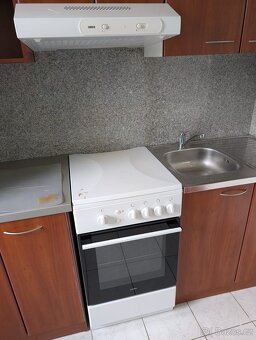 Plynový sporák MORA, digestoř Zanussi - 2