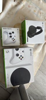 Xbox series s 2 ovladace a bezdratove sluchatka Xbox - 2