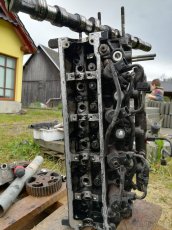 Prodám hlavu motoru 2.0HDi Peugeot 406 - 2