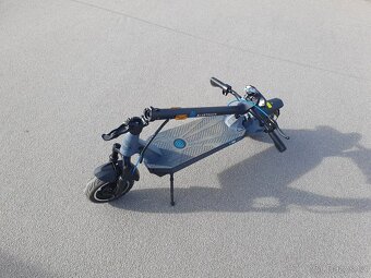 elektrická koloběžka Bluetouch BT501 grey 300km najeto - 2