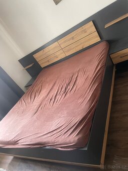 Prodám postel a gauč - 2