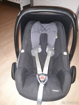 Maxi-Cosi autosedačky + isofix základna - 2