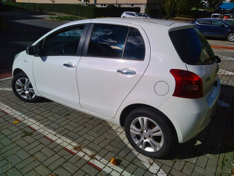 Prodám Toyota Yaris 1.0 51Kw benzín, r.11/06, nová v ČR. - 2