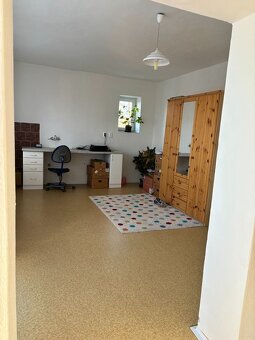 Prodej velkého bytu 4+1 s vlastní zahradou a park. stáním - 2