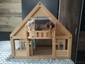 Dřevěný domeček pro panenky - 2