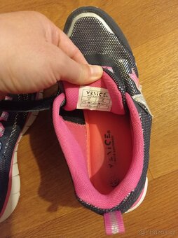 Dívčí sportovní boty, vel. 35 - 2