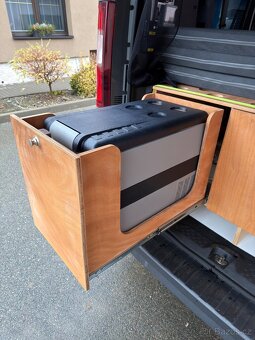 Camping obytná vestavba do dodávky - 2