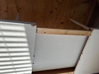 Bily rozkladaci jidelni stul 110x70 (162x70). - 2