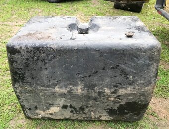 Nádrž na vodu (cca 200 L) - 2