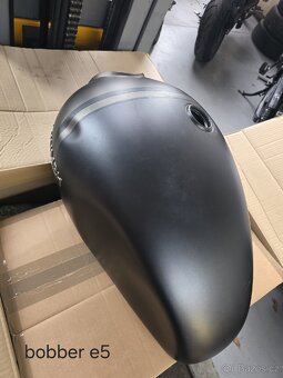 Nádrž  triumph bobber - 2