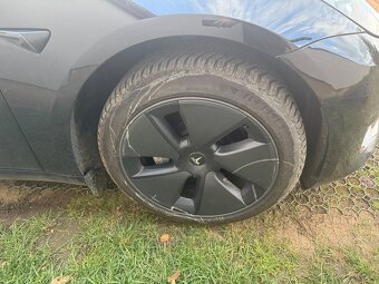 Tesla model 3 poklice - 2