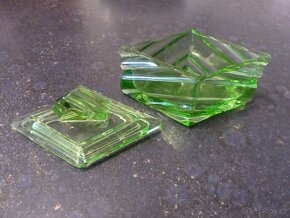 Masivní popelník ze zeleného skla s víčkem - 2