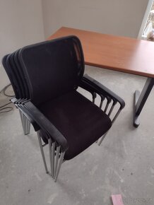 Konferenční židle.Šedý rám, černá síťovina - 2