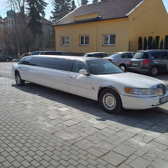 Lincoln Town Car - 2