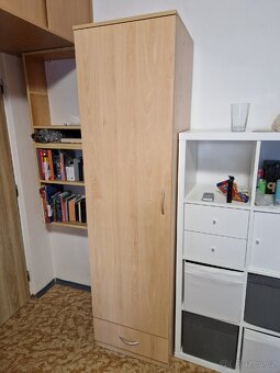 Béžová šatní skříň - 2