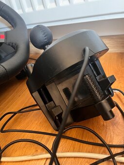 Logitech g29 s řadící pákou a pedalama - 2