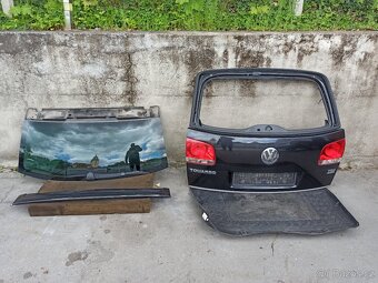 VW TOUAREG -- DVEŘE KUFRU - BEZ KOROZE - černá LC9Z - 2