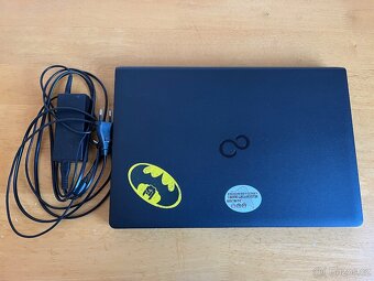 Fujitsu Lifebook A557 - 2