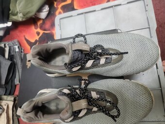 Under Armour HOVR vel .EU 45 UK 10 US 11 cm 29 stav 8/10 , - 2