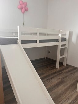 Dětská postel se skluzavkou a herním prostorem - 2
