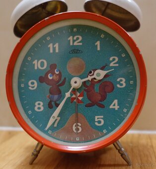 Retro dětský mechanický budík PRIM – medvídek a veverka - 2
