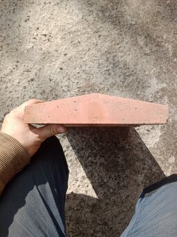 Betonová stříška na plot, barva červená/cihlová - 2