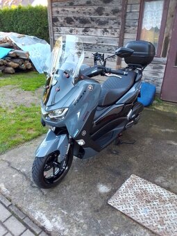 Yamaha Nmax V2 125 (5400km)+doplňky - 2