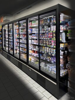 Přístěnná vitrína IM 2,5m - 2