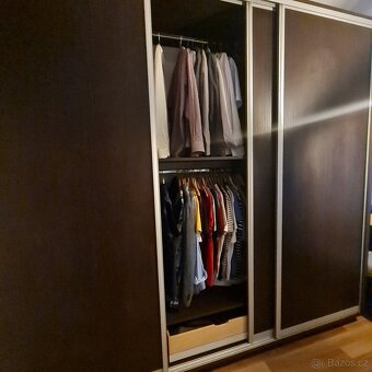 Velká šatní skříň - 2