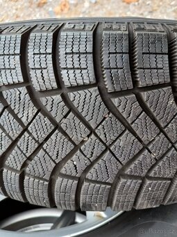 VW SHARAN ALHAMBRA PASSAT B8 SUPERB 215/60/16 zimní - 2