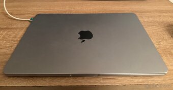 MacBook Air 13.6" (2025) – M4 / 16GB / 256GB – jako nový, f - 2