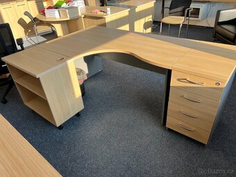 Kancelářský stůl - 2