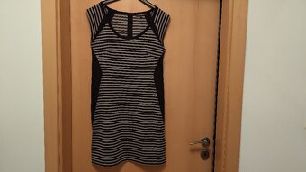 Šaty slušivé elastické - 2